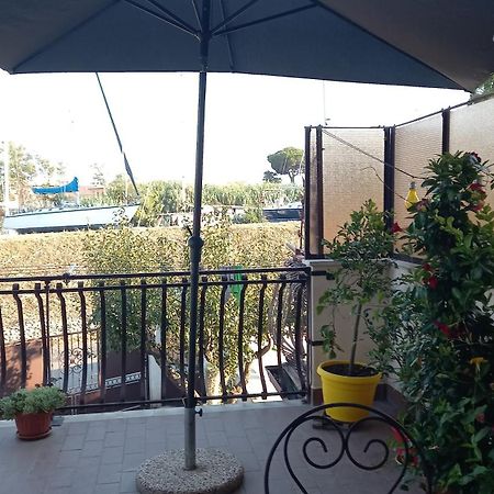 Apartament A Santy'S House 1Piano-No Lift-Shuttle A Pagamento-Raggiungibile A Piedi Aeroporto-Fermata Bus Fiera Di Roma A 3 Minuti-Air Condiz Ed Extra Bed For A Fee A Pagamento Fiumicino Zewnętrze zdjęcie