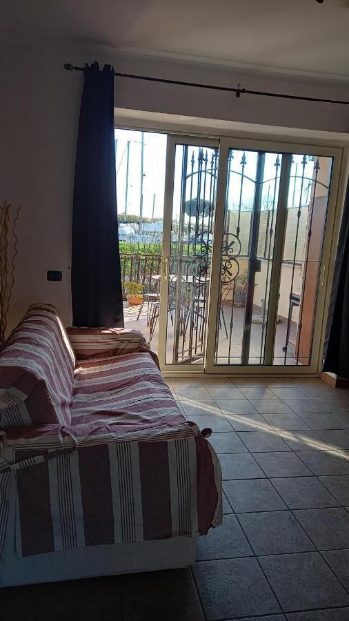 Apartament A Santy'S House 1Piano-No Lift-Shuttle A Pagamento-Raggiungibile A Piedi Aeroporto-Fermata Bus Fiera Di Roma A 3 Minuti-Air Condiz Ed Extra Bed For A Fee A Pagamento Fiumicino Zewnętrze zdjęcie