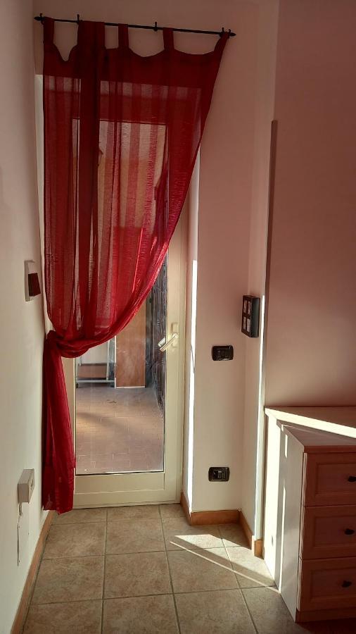 Apartament A Santy'S House 1Piano-No Lift-Shuttle A Pagamento-Raggiungibile A Piedi Aeroporto-Fermata Bus Fiera Di Roma A 3 Minuti-Air Condiz Ed Extra Bed For A Fee A Pagamento Fiumicino Zewnętrze zdjęcie