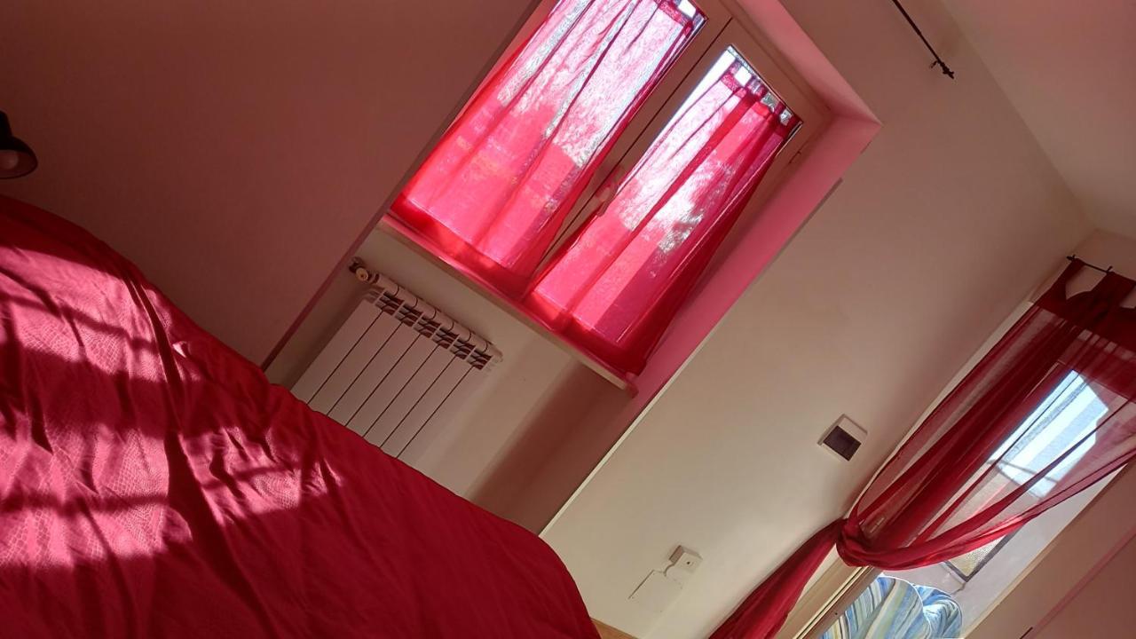 Apartament A Santy'S House 1Piano-No Lift-Shuttle A Pagamento-Raggiungibile A Piedi Aeroporto-Fermata Bus Fiera Di Roma A 3 Minuti-Air Condiz Ed Extra Bed For A Fee A Pagamento Fiumicino Zewnętrze zdjęcie