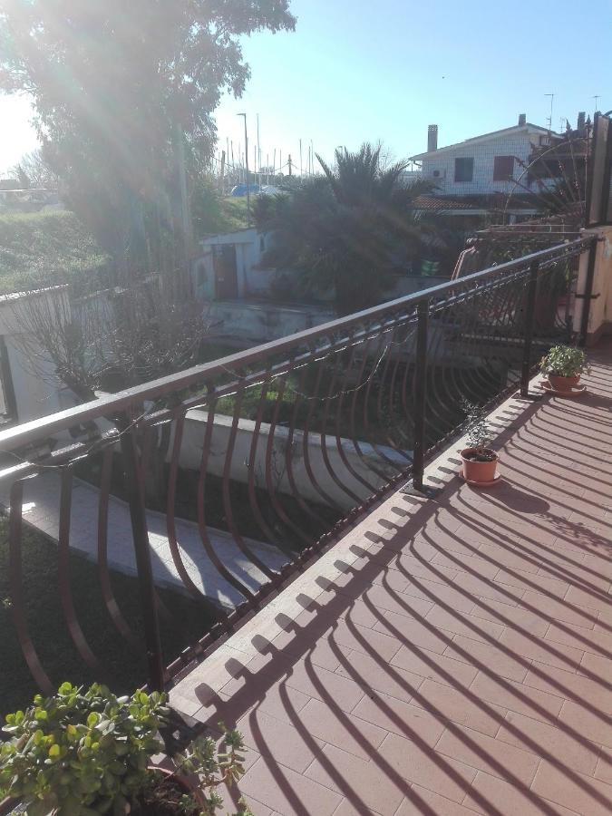 Apartament A Santy'S House 1Piano-No Lift-Shuttle A Pagamento-Raggiungibile A Piedi Aeroporto-Fermata Bus Fiera Di Roma A 3 Minuti-Air Condiz Ed Extra Bed For A Fee A Pagamento Fiumicino Zewnętrze zdjęcie