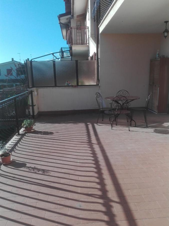 Apartament A Santy'S House 1Piano-No Lift-Shuttle A Pagamento-Raggiungibile A Piedi Aeroporto-Fermata Bus Fiera Di Roma A 3 Minuti-Air Condiz Ed Extra Bed For A Fee A Pagamento Fiumicino Zewnętrze zdjęcie