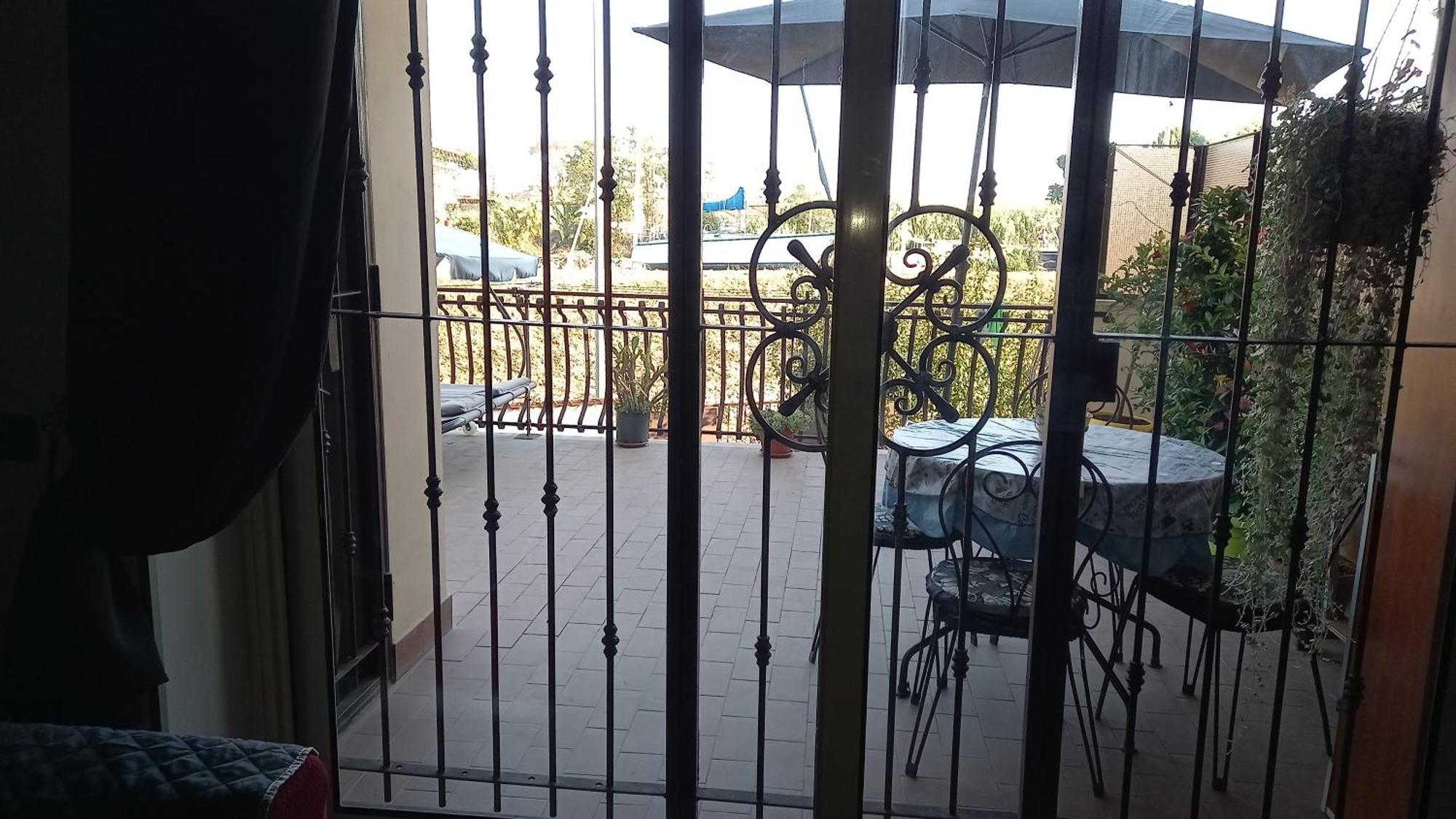 Apartament A Santy'S House 1Piano-No Lift-Shuttle A Pagamento-Raggiungibile A Piedi Aeroporto-Fermata Bus Fiera Di Roma A 3 Minuti-Air Condiz Ed Extra Bed For A Fee A Pagamento Fiumicino Zewnętrze zdjęcie