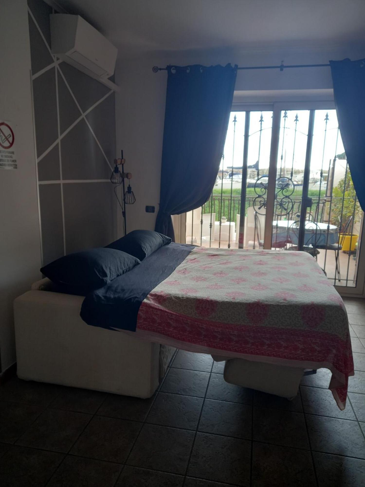 Apartament A Santy'S House 1Piano-No Lift-Shuttle A Pagamento-Raggiungibile A Piedi Aeroporto-Fermata Bus Fiera Di Roma A 3 Minuti-Air Condiz Ed Extra Bed For A Fee A Pagamento Fiumicino Zewnętrze zdjęcie